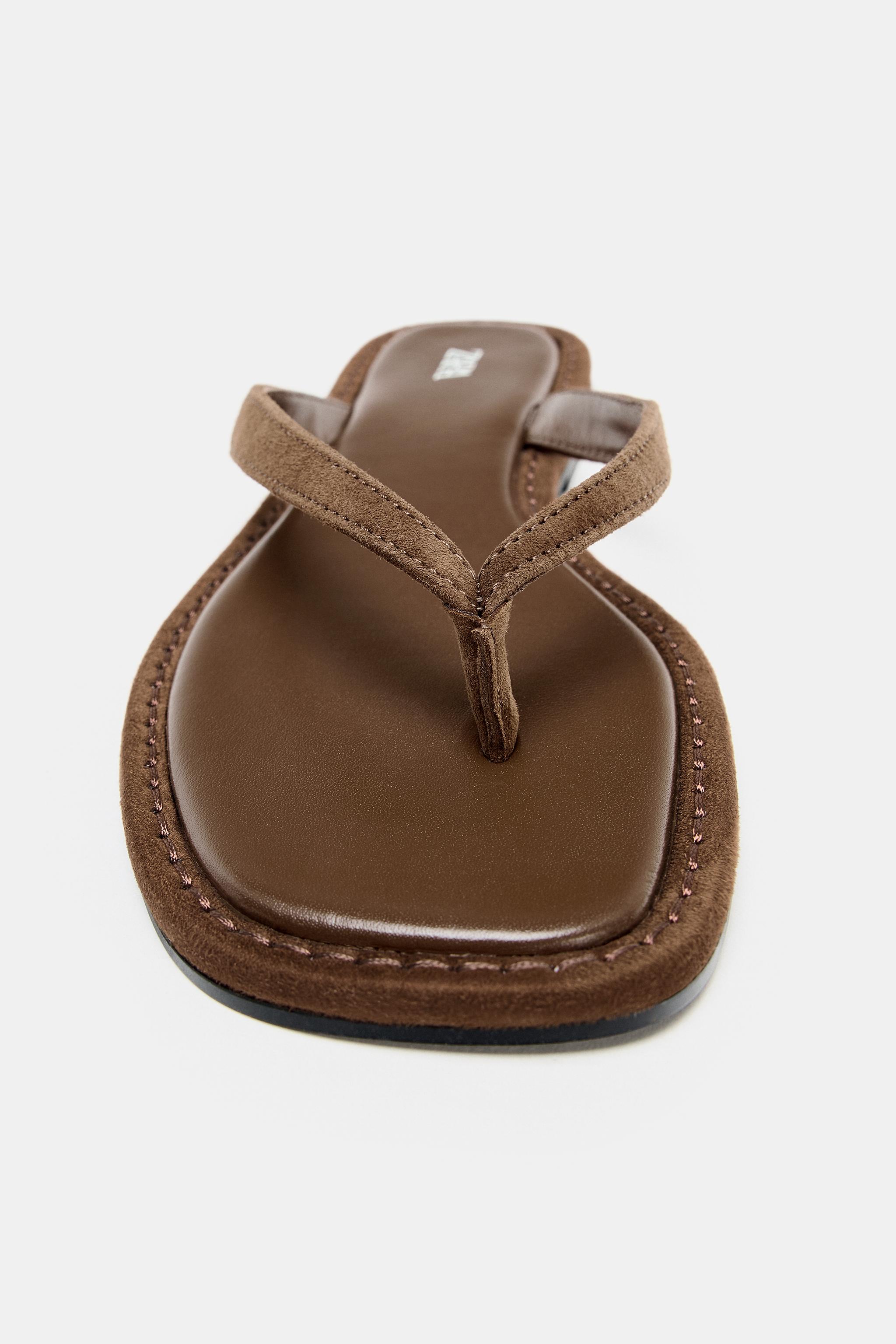 SANDALES EN DAIM À BRIDE
